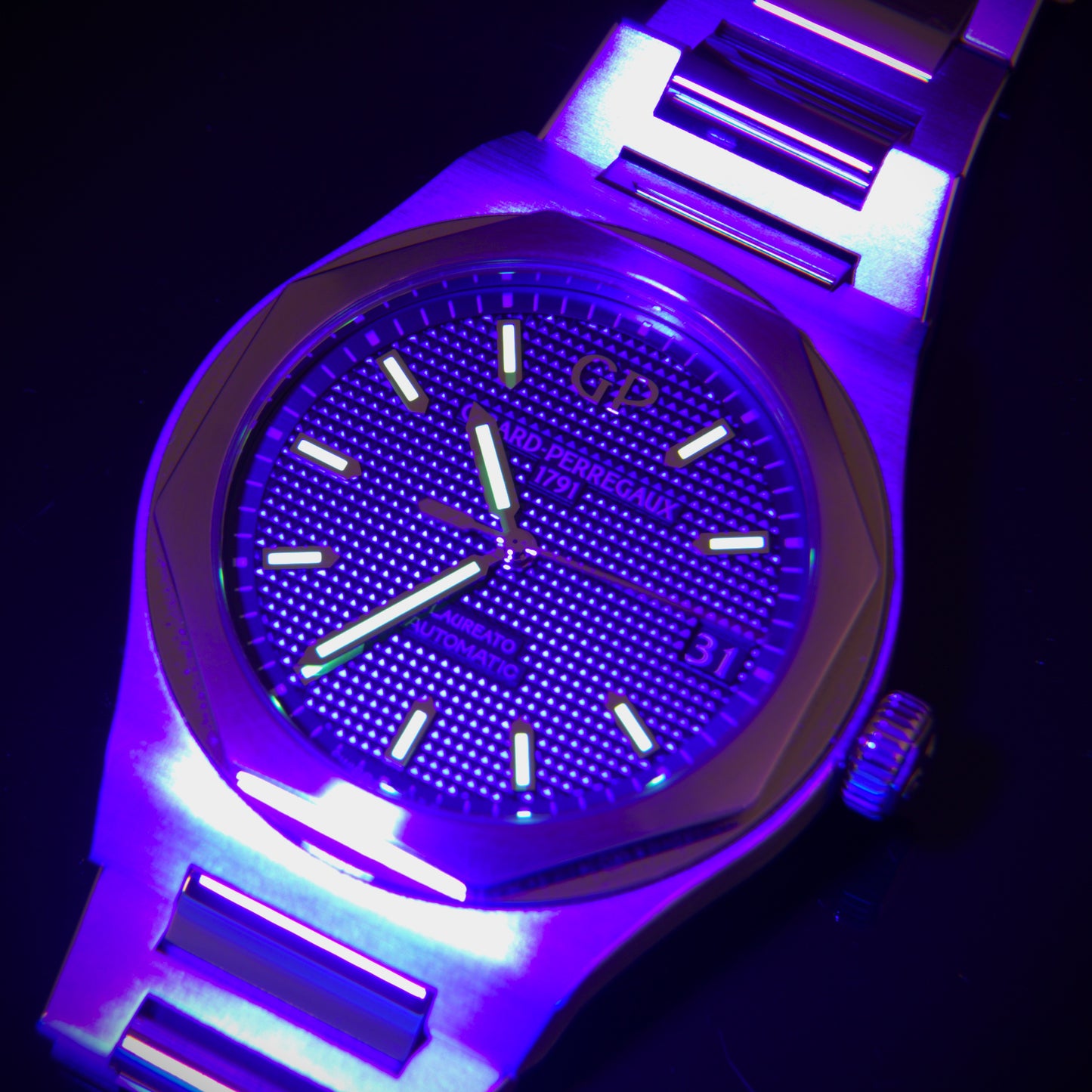 Girard-Perregaux Laureato 81010-11-431-11A