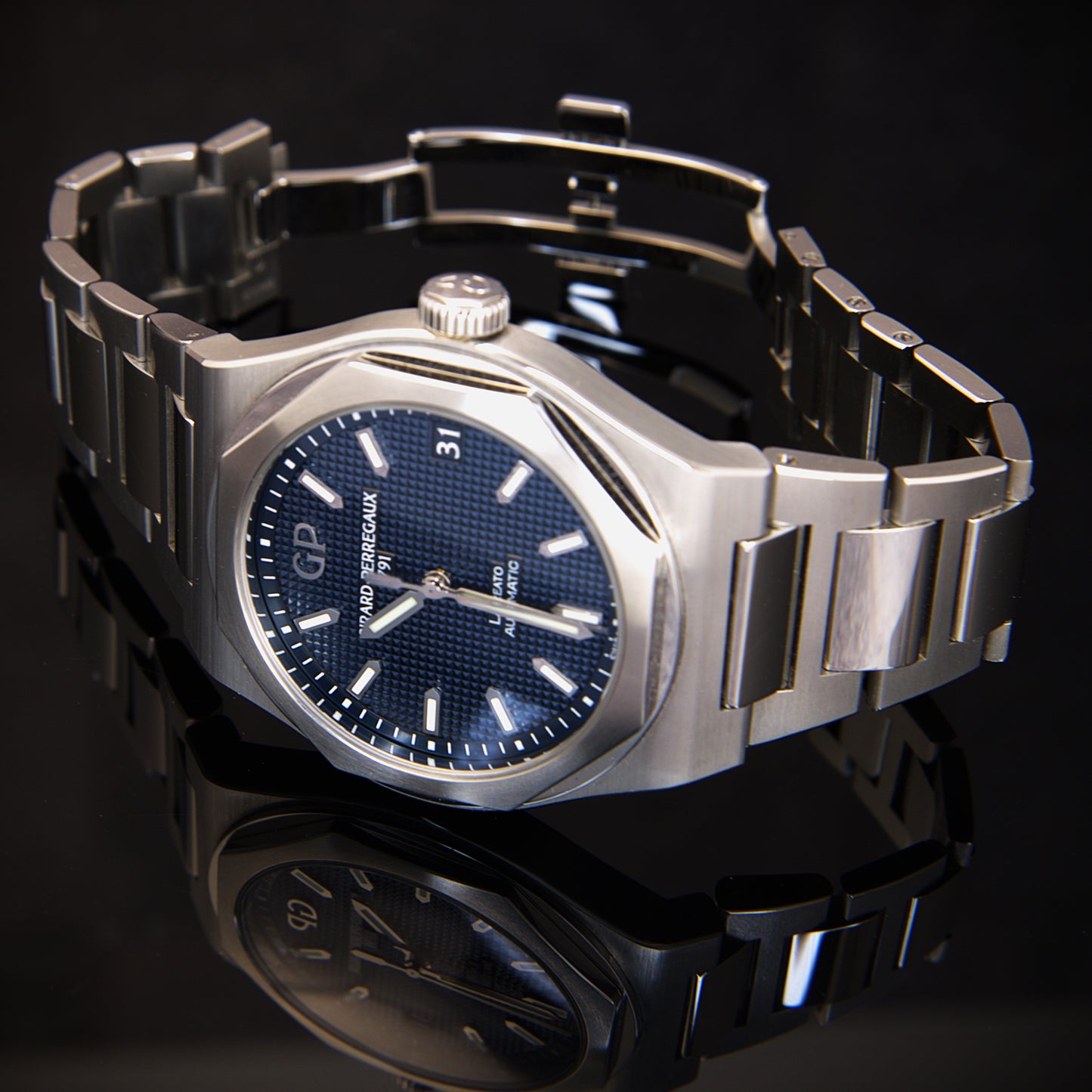 Girard-Perregaux Laureato 81010-11-431-11A