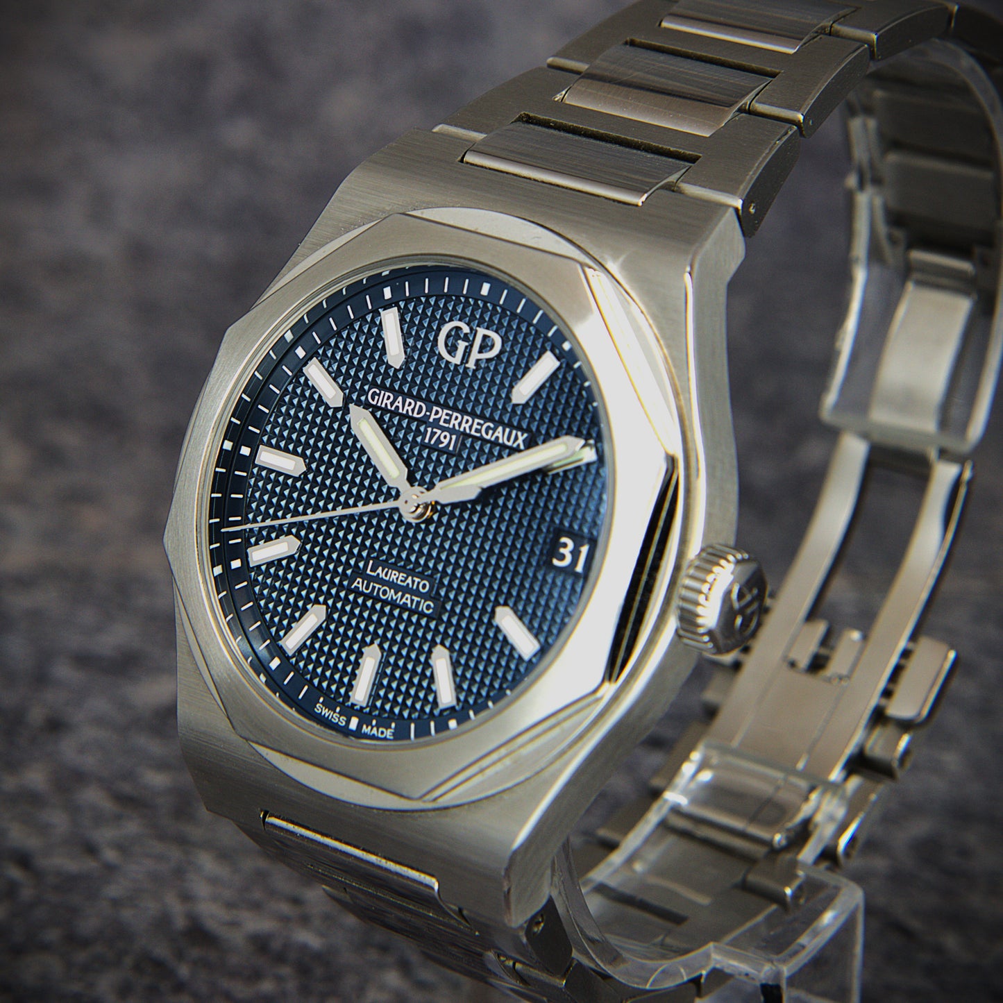 Girard-Perregaux Laureato 81010-11-431-11A