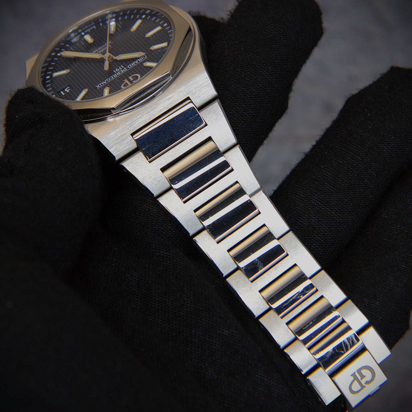 Girard-Perregaux Laureato 81010-11-431-11A