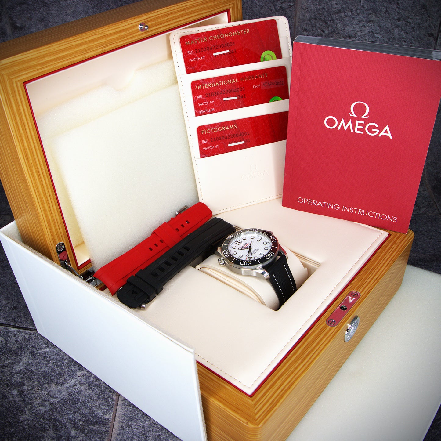 Omega Seamaster Diver 300M Rubber Strap 210.30.42.20.04.001